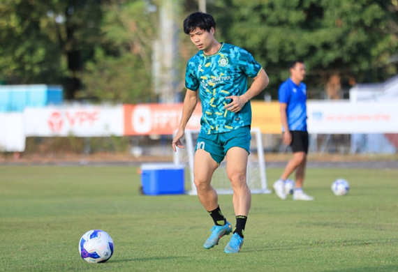 Công Phượng lỡ hẹn phần còn lại mùa giải vì chấn thương sụn